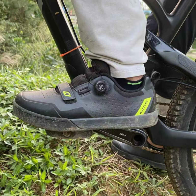 Commuting On Mountain Bike - Avita sapatos de mountain bike zapatillas