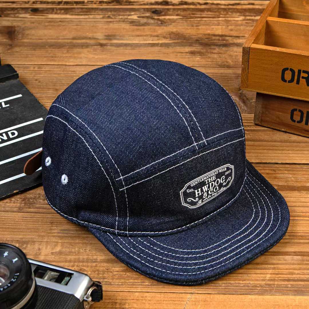 Boné de beisebol em denim com  - Cycling Commute Outfit avaliação e preço